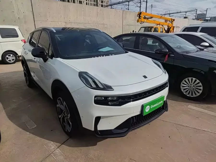 Lynk & Co 06