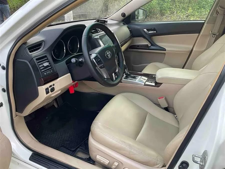Toyota Reiz