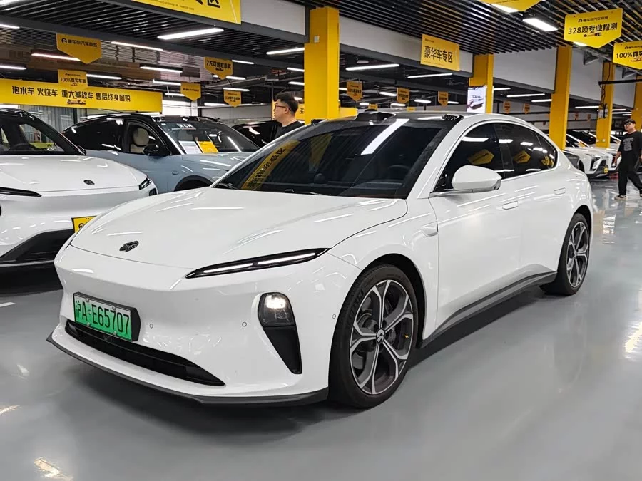 NIO ET5