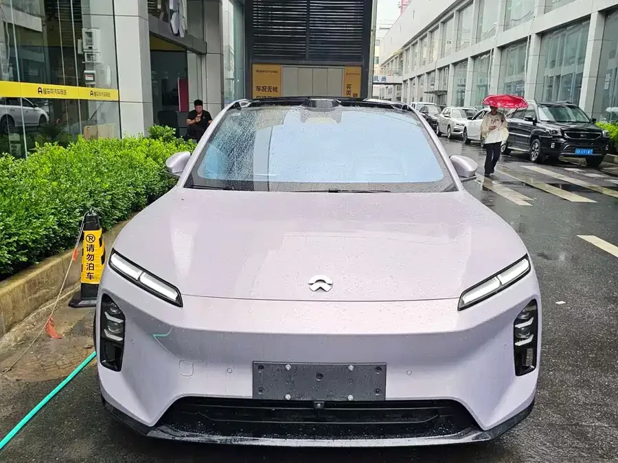 NIO ET5