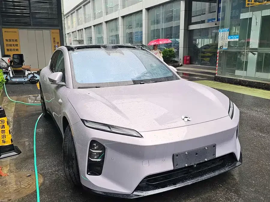 NIO ET5