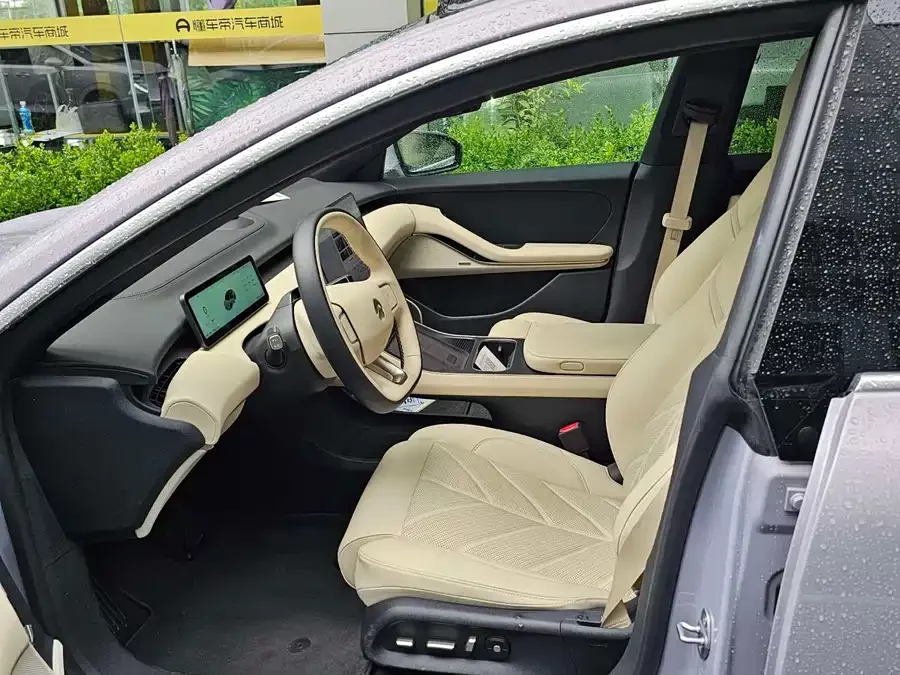 NIO ET5