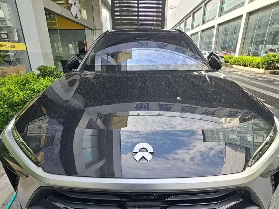NIO ES8