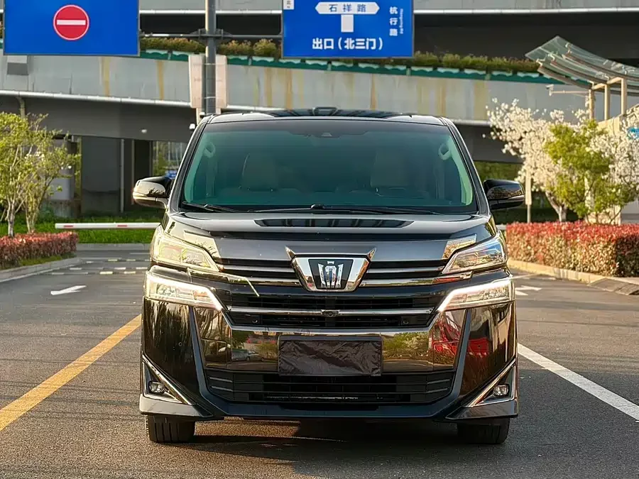 Toyota Crown Vellfire