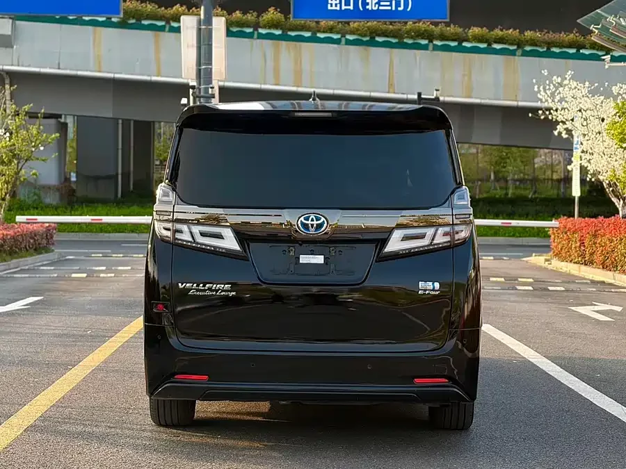 Toyota Crown Vellfire