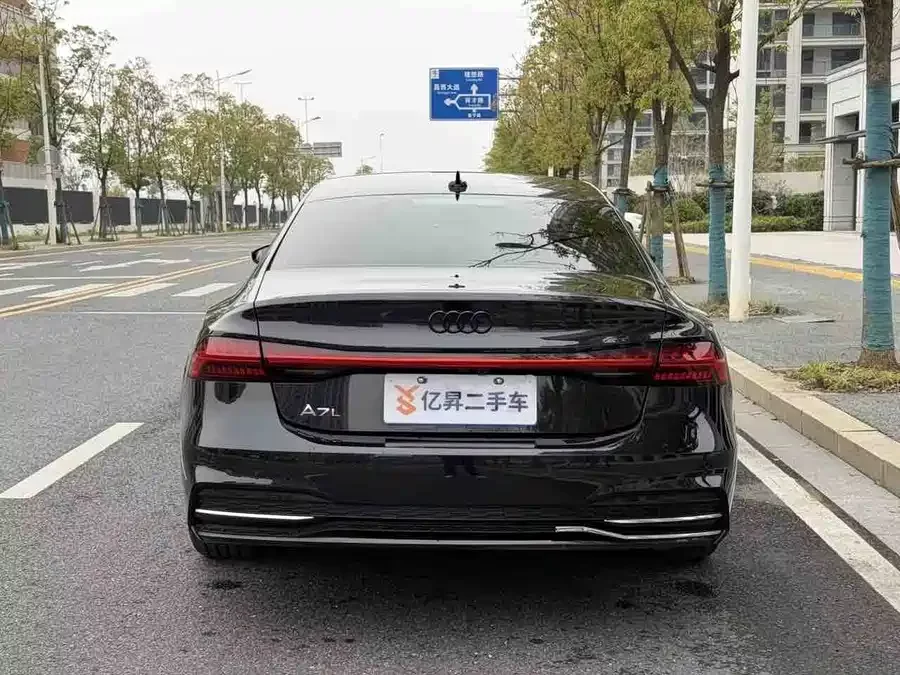 Audi A7L