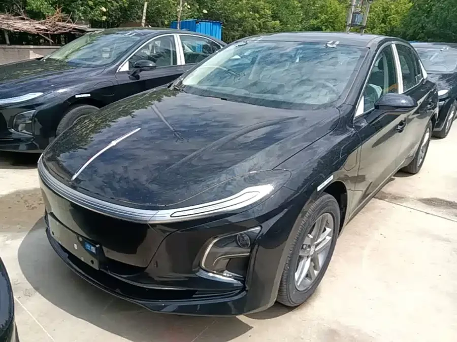 Hongqi E-QM5