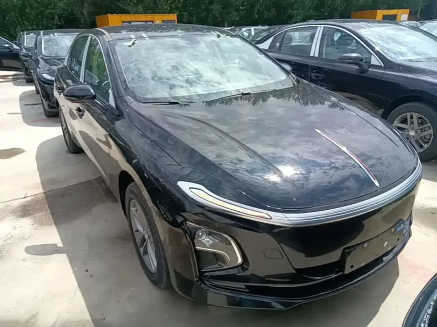 Hongqi E-QM5