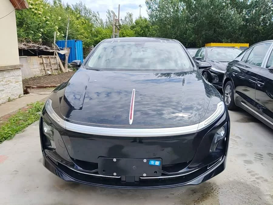 Hongqi E-QM5