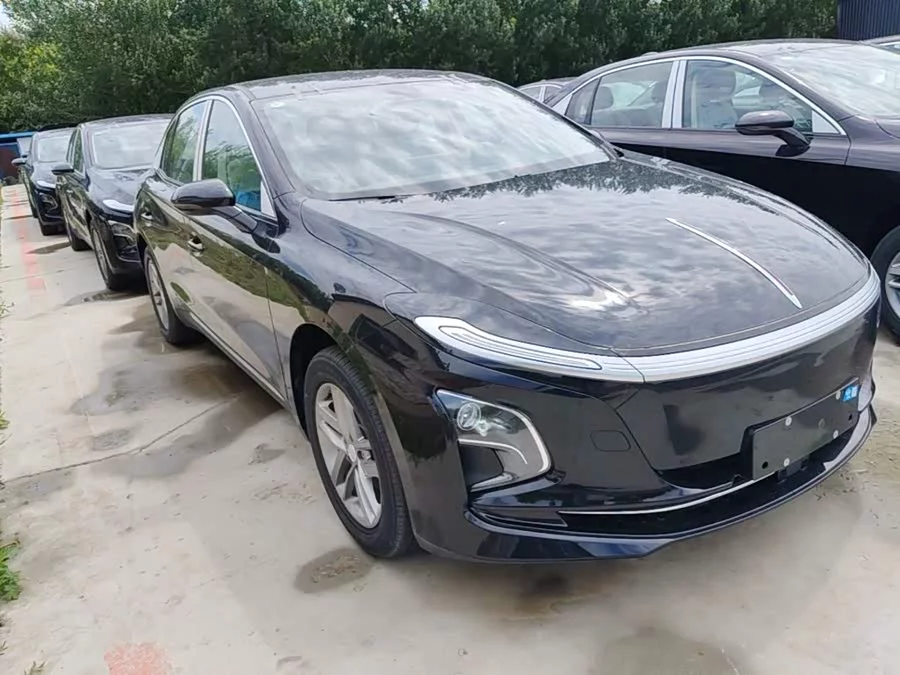 Hongqi E-QM5