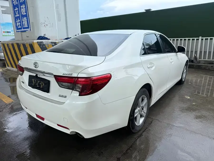 Toyota Reiz