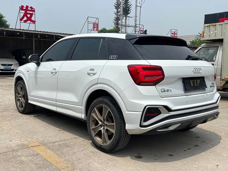 Audi Q2L