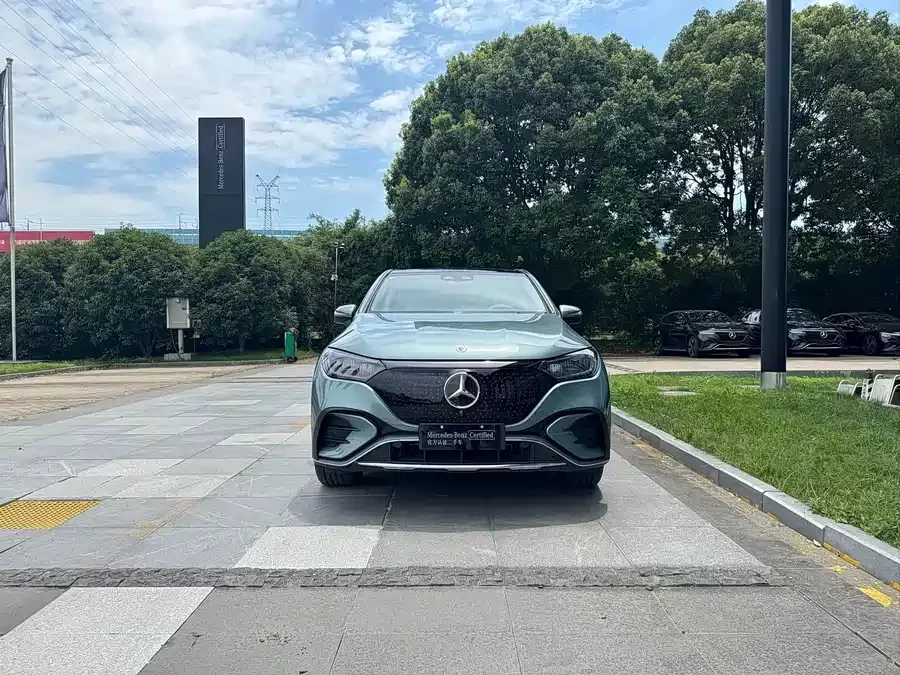 Mercedes Benz EQE SUV