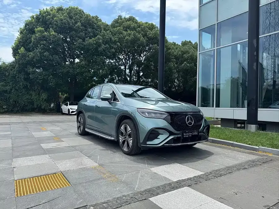 Mercedes Benz EQE SUV