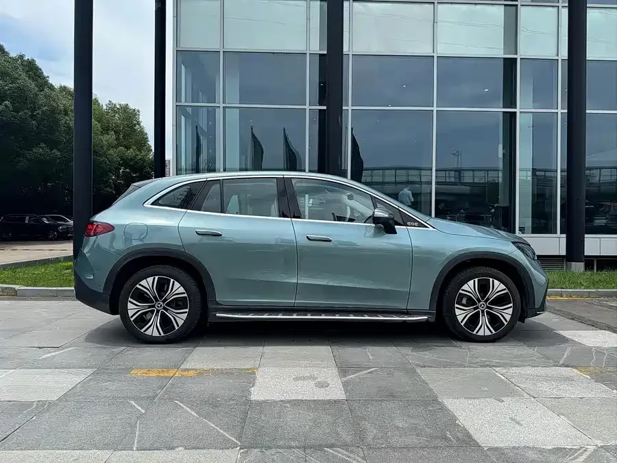 Mercedes Benz EQE SUV
