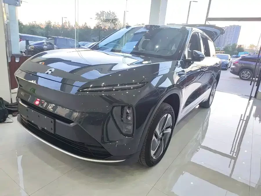 NIO ES8