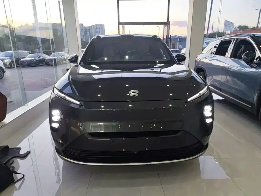 NIO ES8