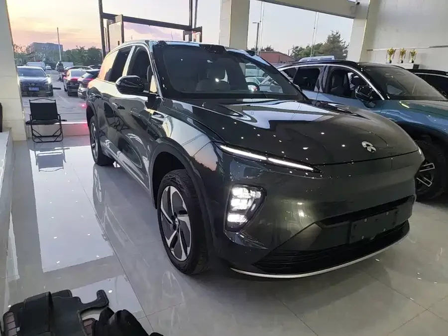 NIO ES8