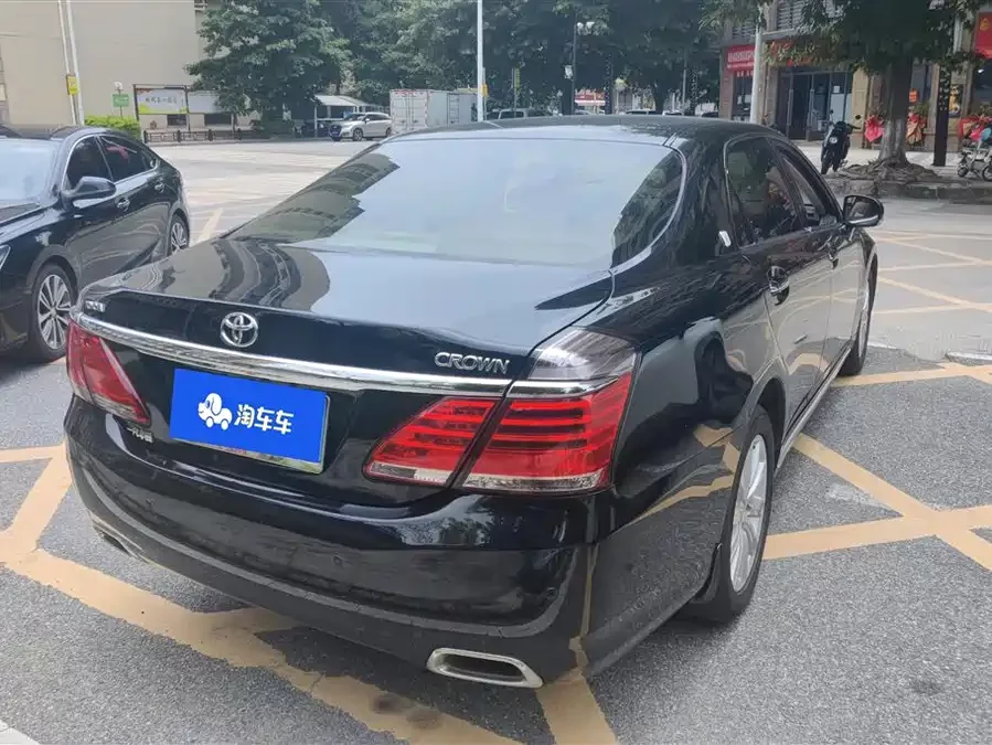 Toyota crown