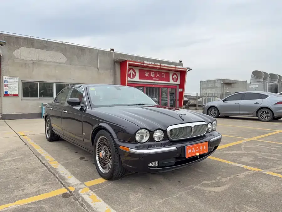 Jaguar XJ