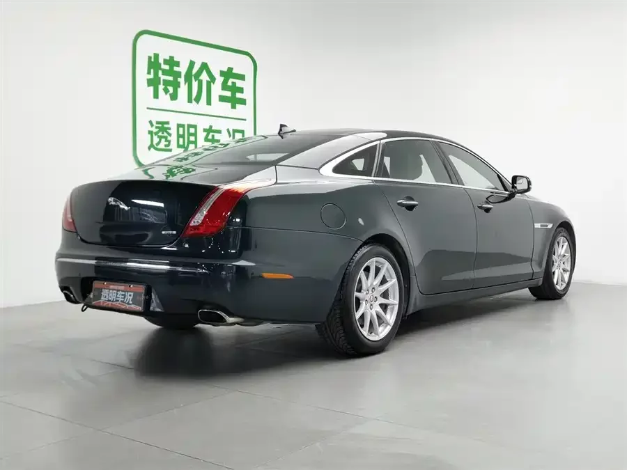 Jaguar XJ