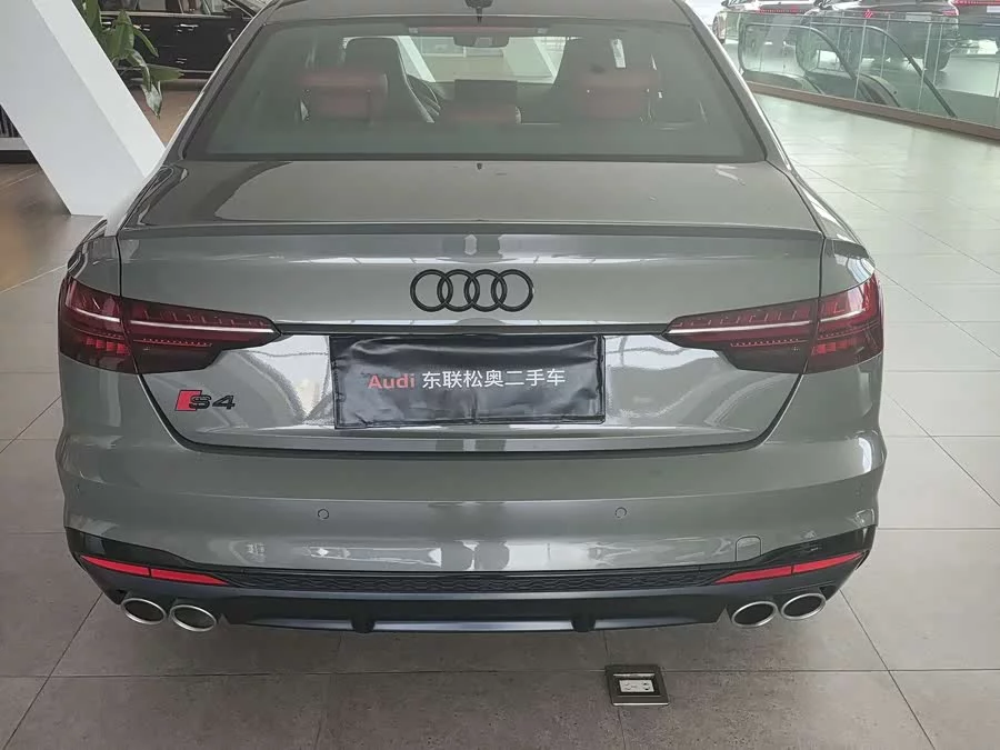 Audi S4