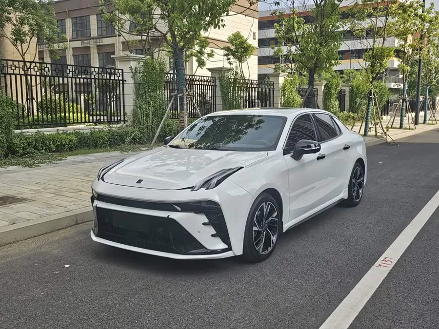 Lynk & Co 03