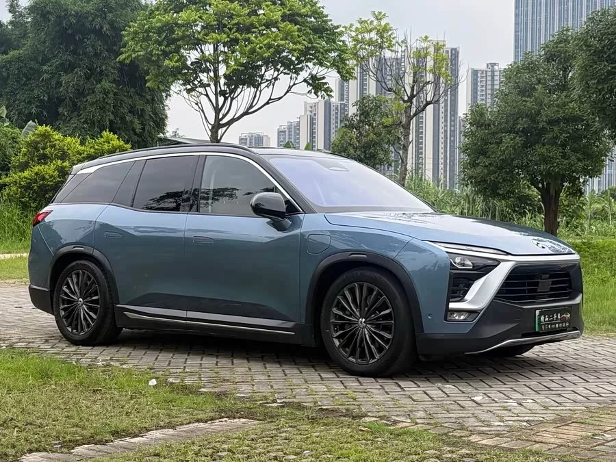 NIO ES8