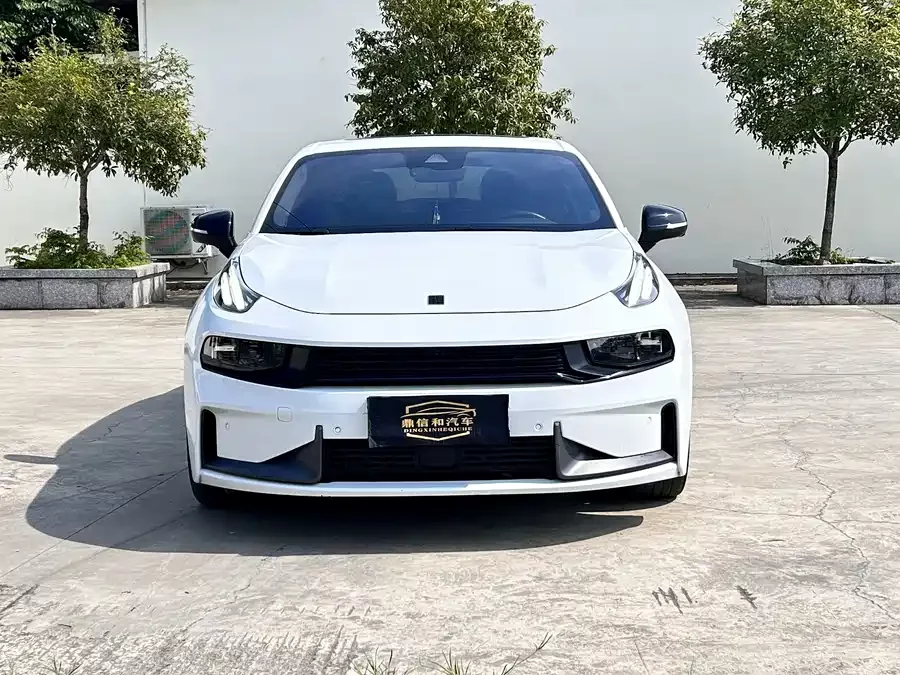 Lynk & Co 03