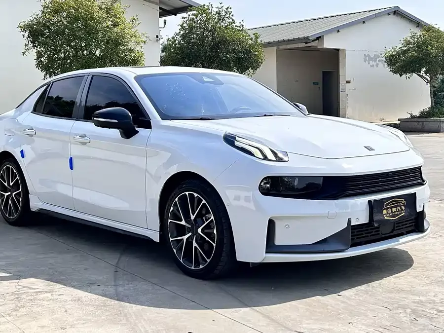 Lynk & Co 03