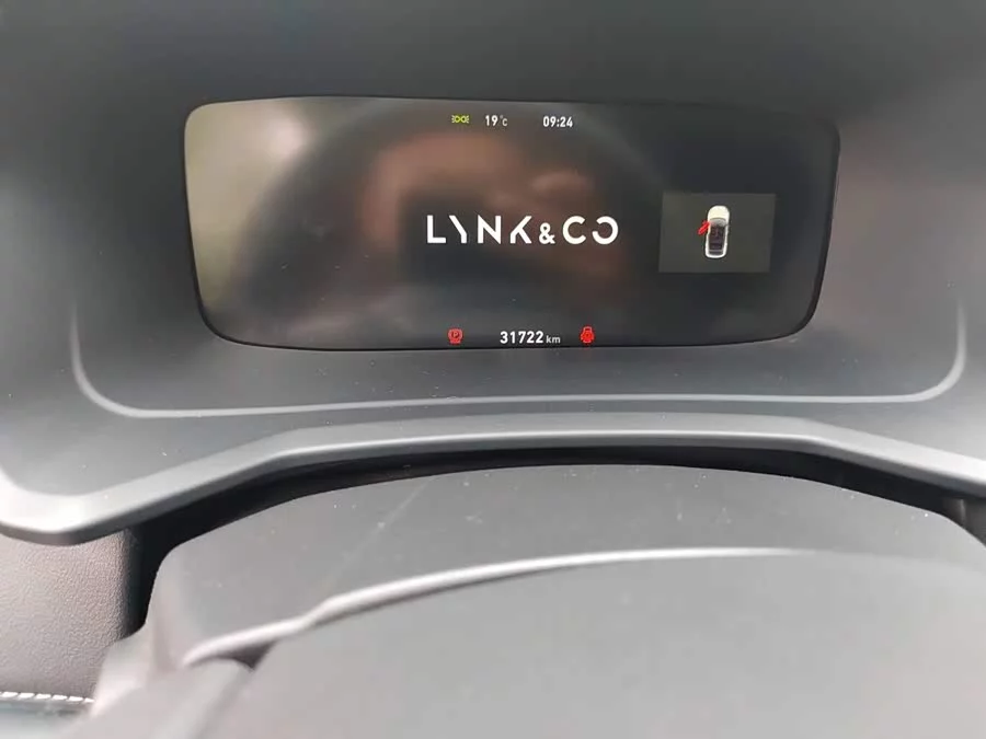 Lynk & Co 06