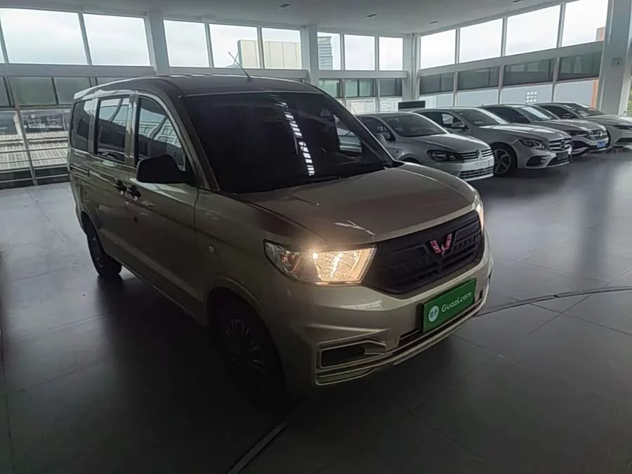 Wuling Hongguang V