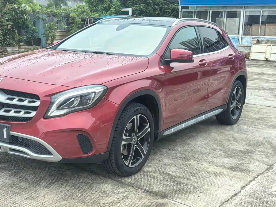 Mercedes Benz GLA