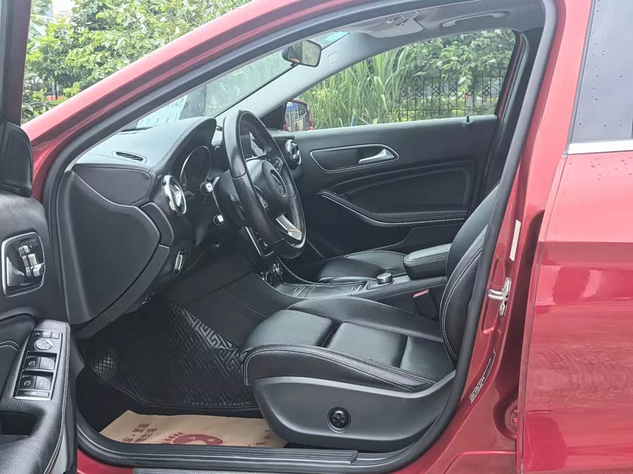 Mercedes Benz GLA