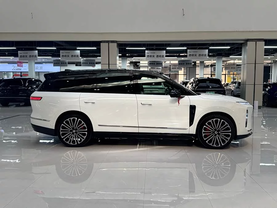 NIO ES8