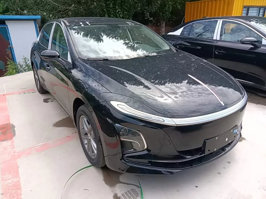 Hongqi E-QM5