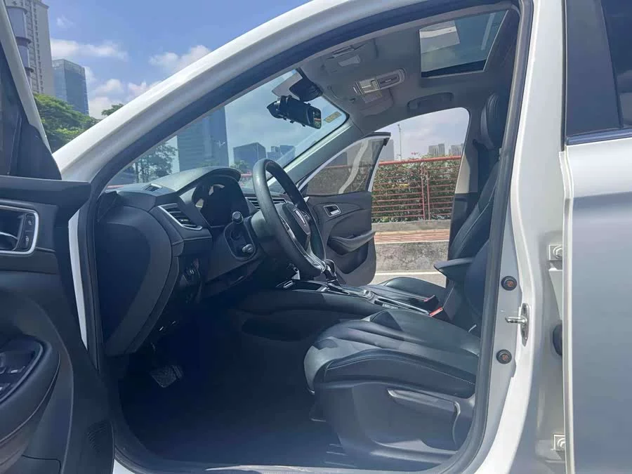 Roewe i5