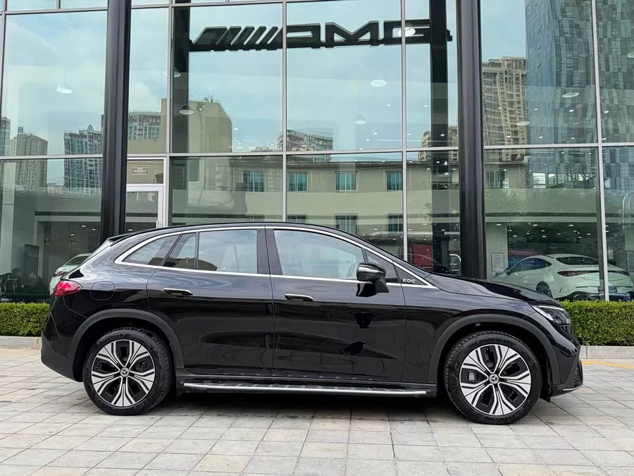 Mercedes Benz EQE SUV