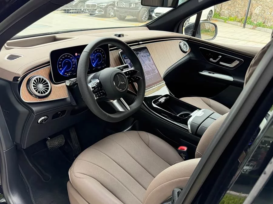Mercedes Benz EQE SUV