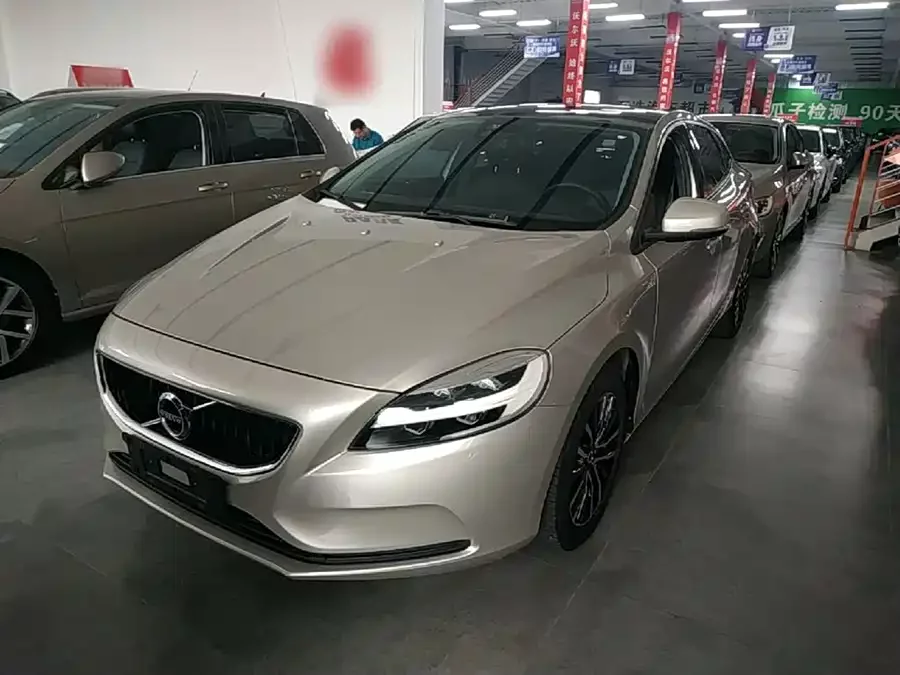 Volvo V40