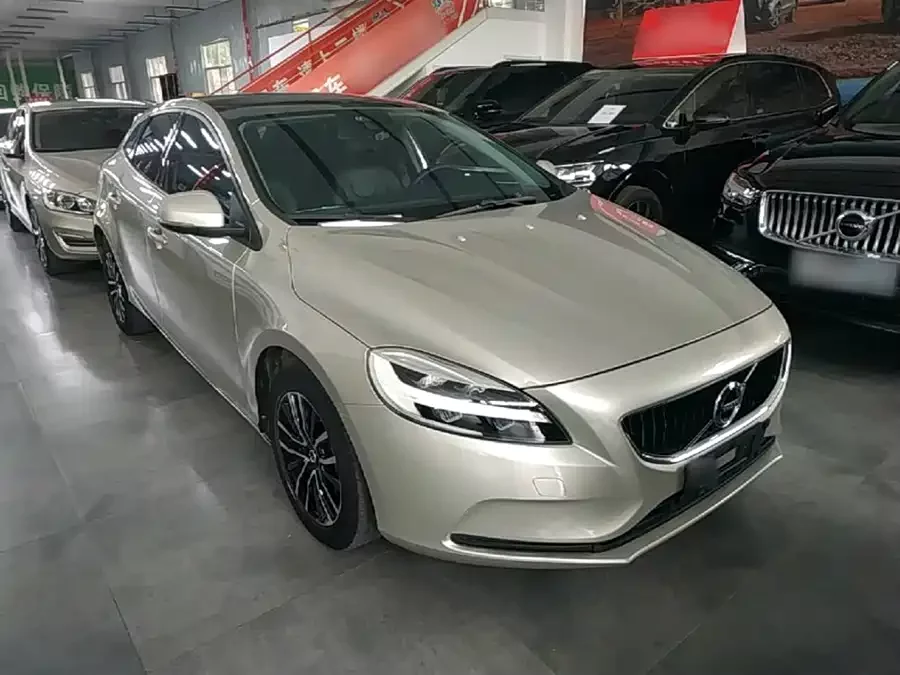 Volvo V40