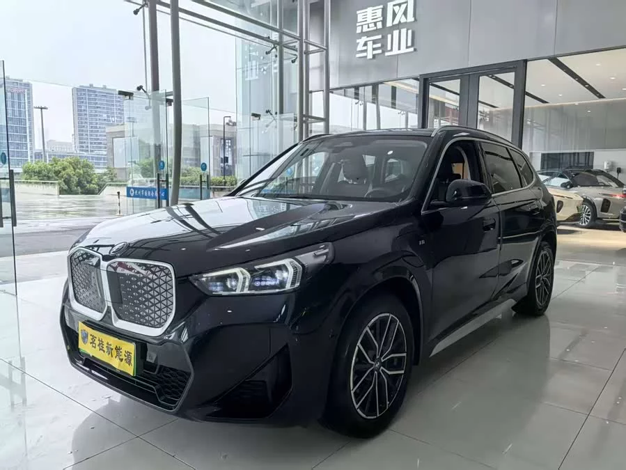 BMW iX1