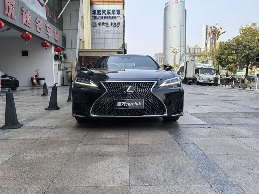 Lexus LS