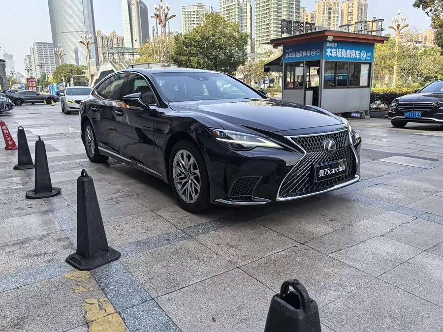 Lexus LS