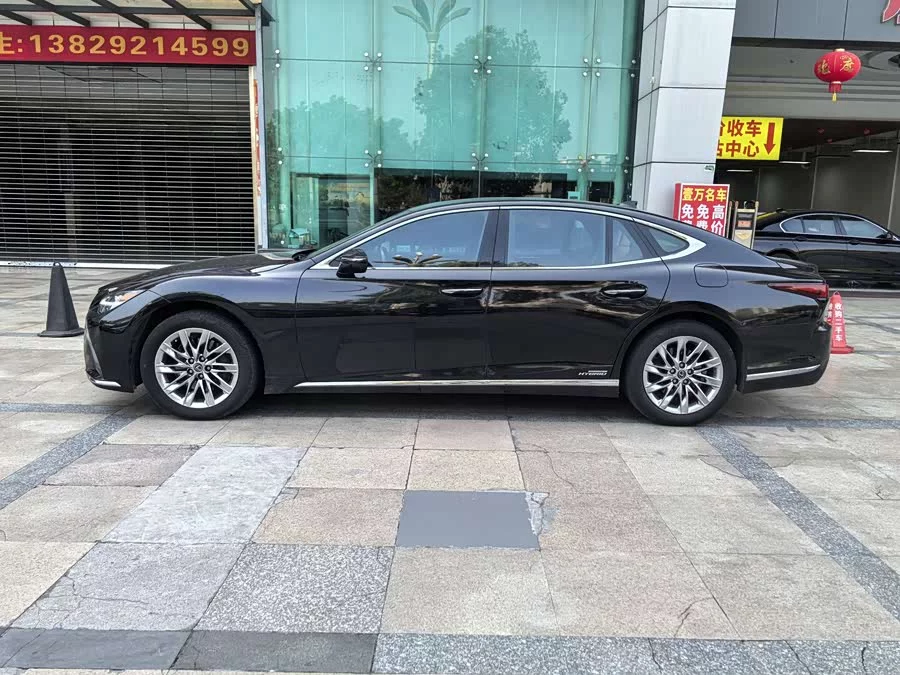 Lexus LS