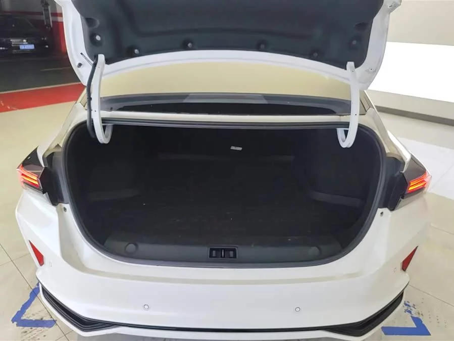 Dongfeng Yixuan MAX