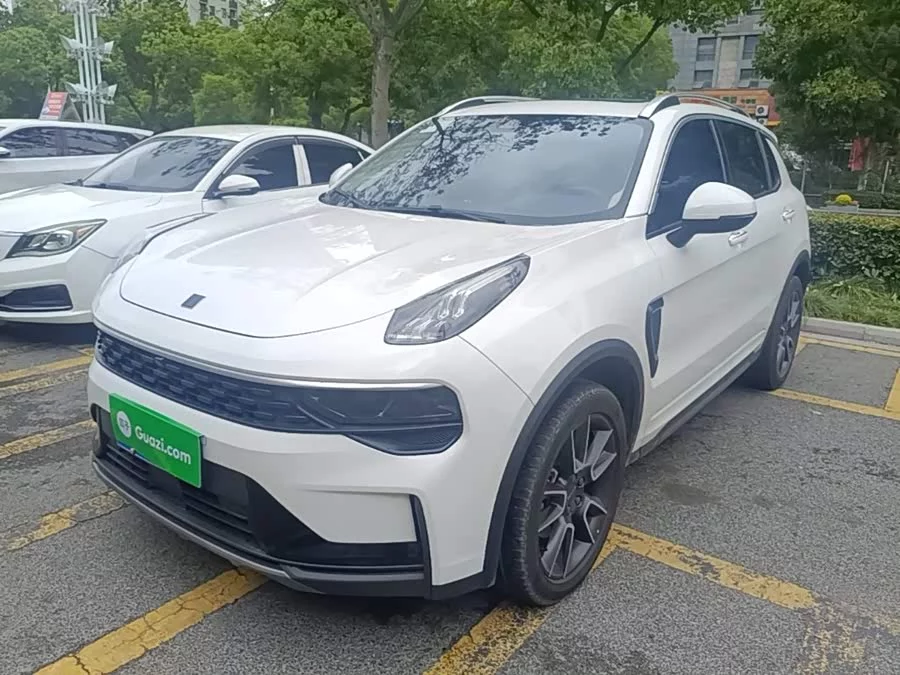 Lynk & Co 01