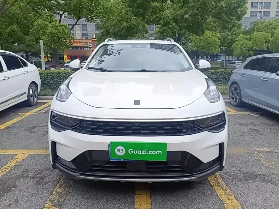 Lynk & Co 01