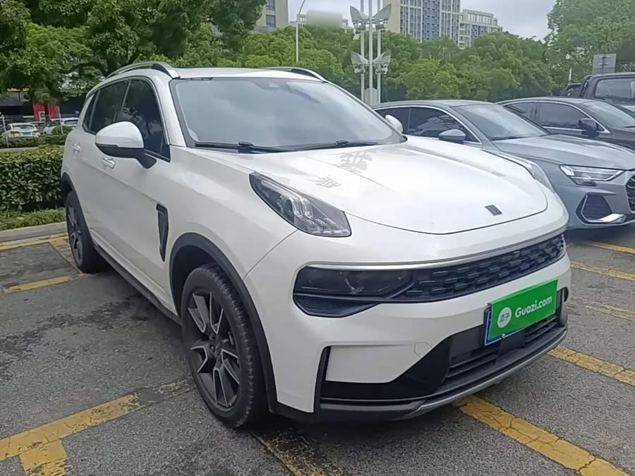 Lynk & Co 01