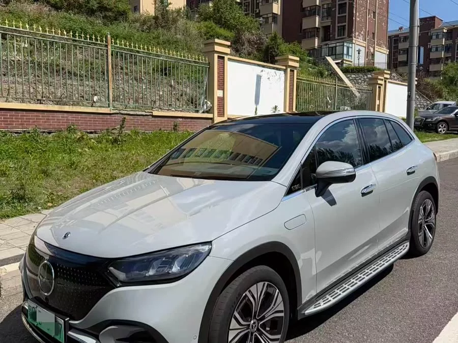 Mercedes Benz EQE SUV
